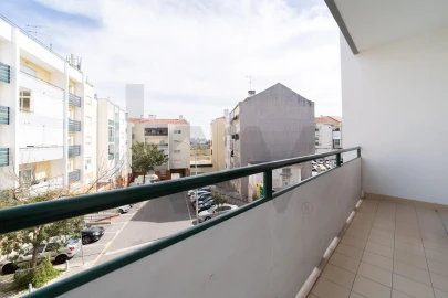 Apartamento T3 para Venda em Falagueira-Venda Nova