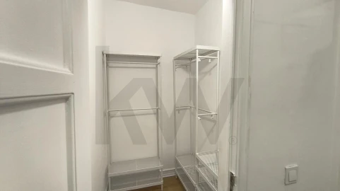 Apartamento T1 para Arrendamento em Alvalade