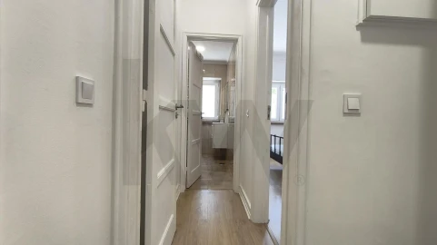 Apartamento T1 para Arrendamento em Alvalade