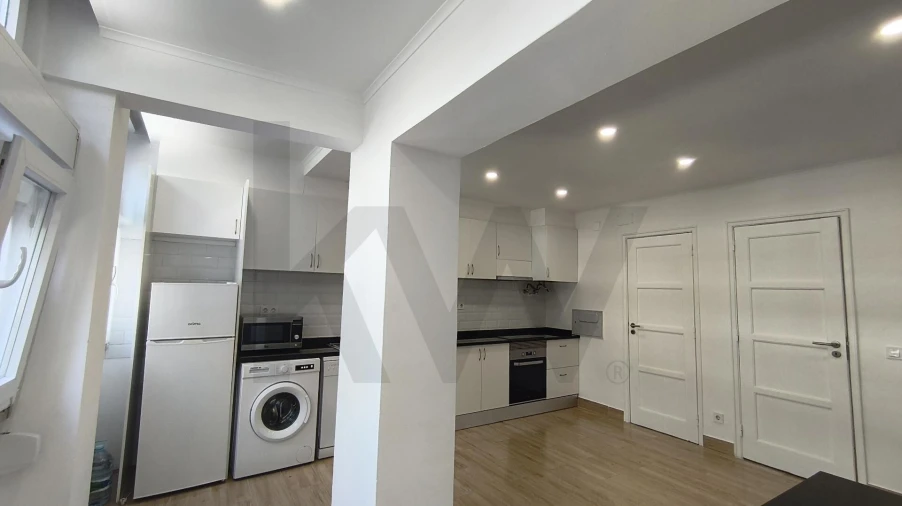 Apartamento T1 para Arrendamento em Alvalade Foto 4