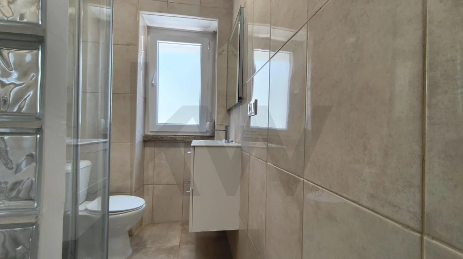 Apartamento T1 para Arrendamento em Alvalade Foto 9