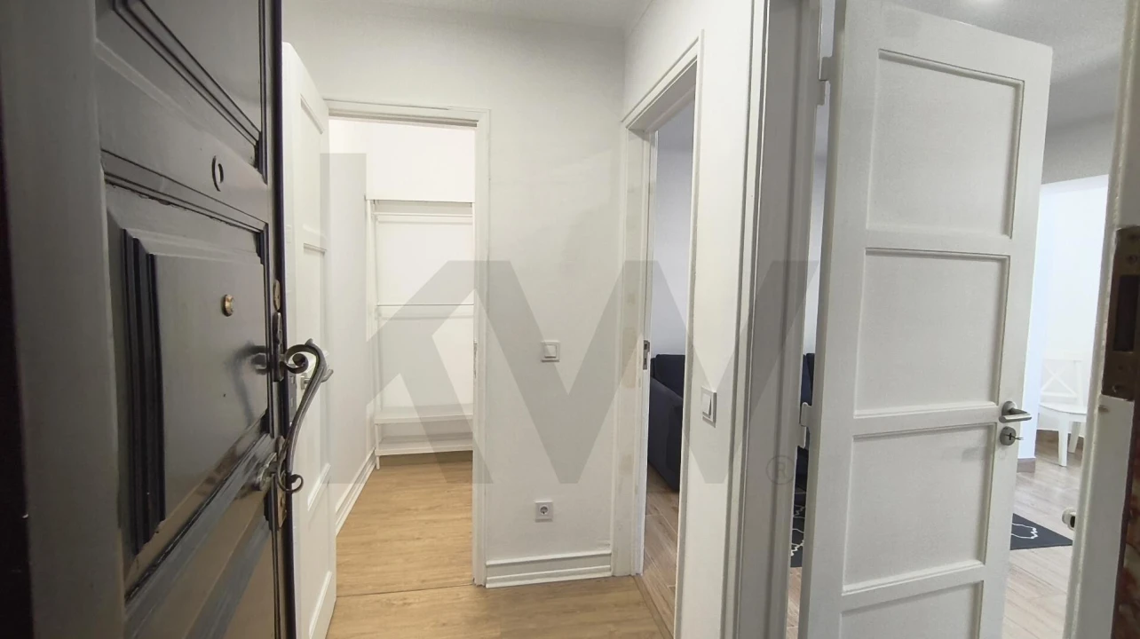 Apartamento T1 para Arrendamento em Alvalade Foto 1
