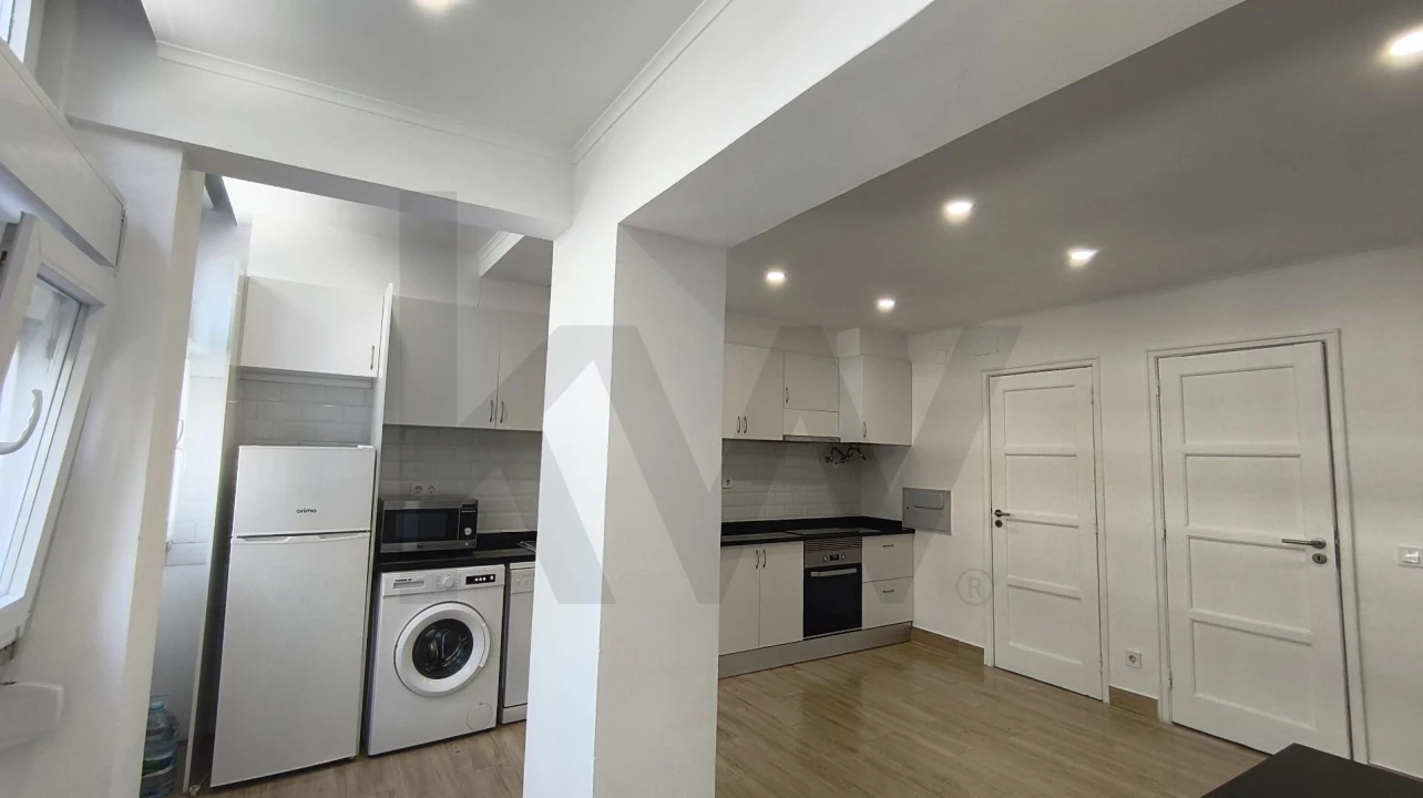Apartamento T1 para Arrendamento em Alvalade Foto 4