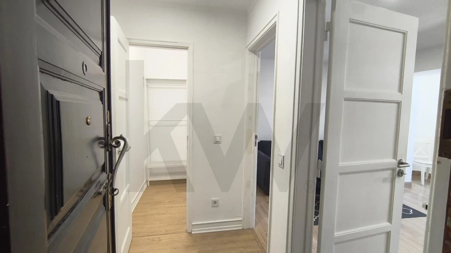 Apartamento T1 para Arrendamento em Alvalade