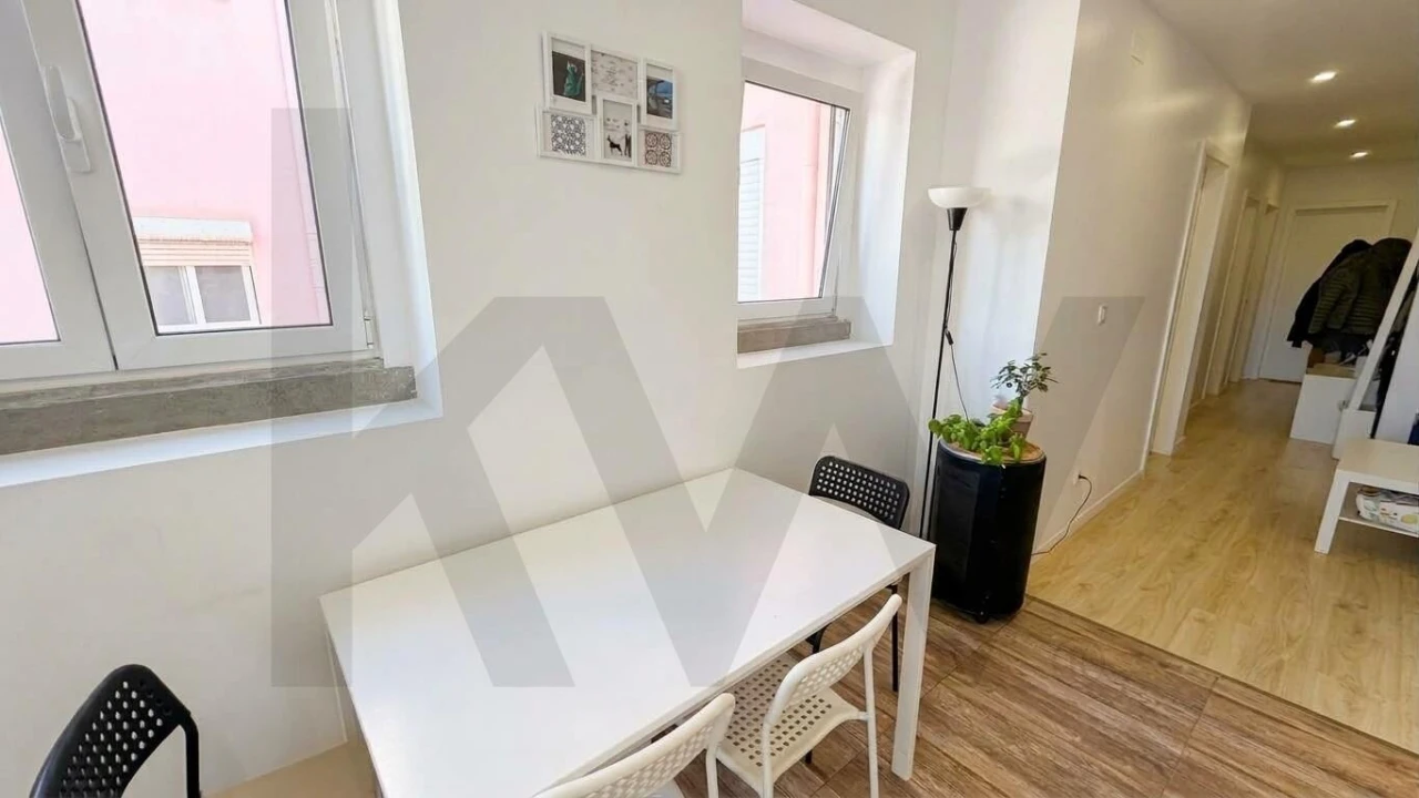 Apartamento T2 para Venda em Avenidas Novas Foto 3