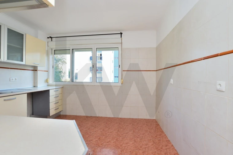 Apartamento T2 para Venda em Odivelas Foto 16