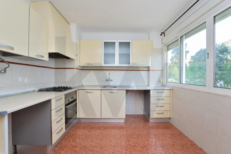 Apartamento T2 para Venda em Odivelas Foto 17