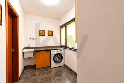 Moradia T4 para Venda em Charneca de Caparica e Sobreda