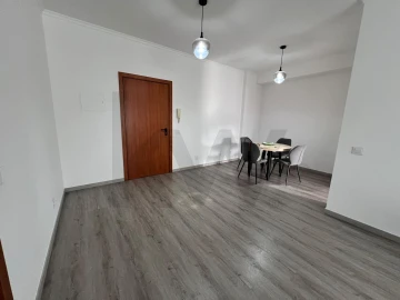 Apartamento T1 para Arrendamento em Funchal (Se)