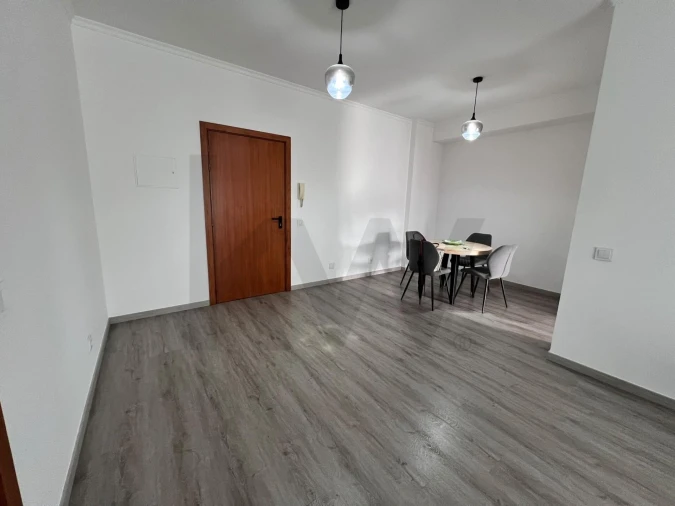 Apartamento T1 para Arrendamento em Funchal (Se) Foto 2