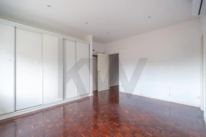 Moradia T5 para Venda em Cernache