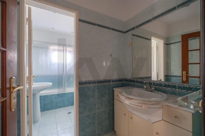 Moradia T5 para Venda em Cernache
