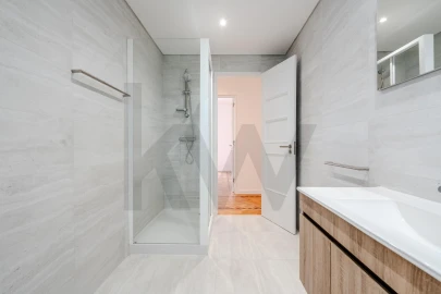 Apartamento T4 para Arrendamento em Areeiro