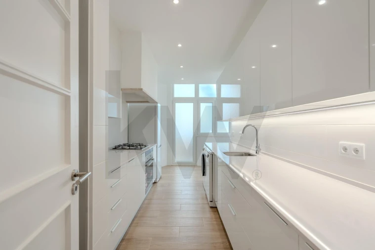 Apartamento T4 para Arrendamento em Areeiro Foto 9
