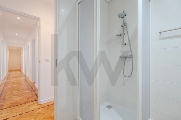 Apartamento T4 para Arrendamento em Areeiro Foto 3
