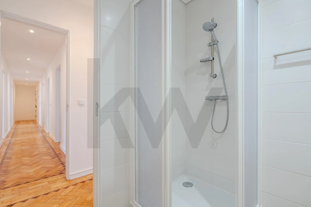 Apartamento T4 para Arrendamento em Areeiro Foto 3
