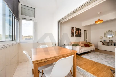 Apartamento T1 para Arrendamento em Massamá e Monte Abraão