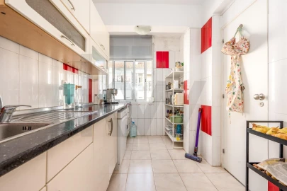 Apartamento T1 para Arrendamento em Massamá e Monte Abraão