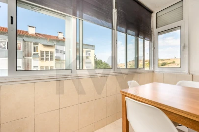 Apartamento T1 para Arrendamento em Massamá e Monte Abraão