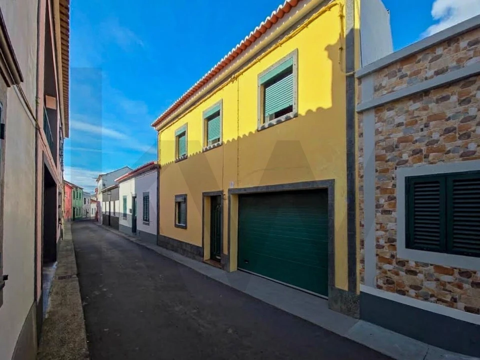 Moradia T2 para Venda em Ribeirinha Foto 1