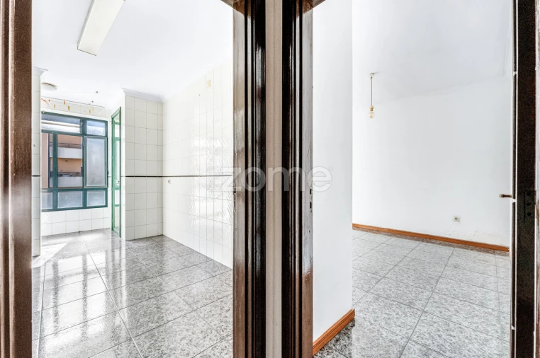 Apartamento T2 para Venda em Castêlo da Maia Foto 3