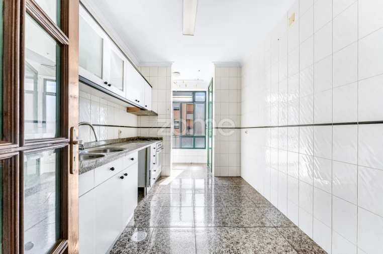 Apartamento T2 para Venda em Castêlo da Maia Foto 4