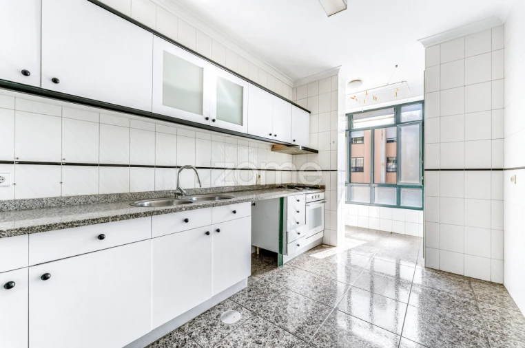 Apartamento T2 para Venda em Castêlo da Maia Foto 5