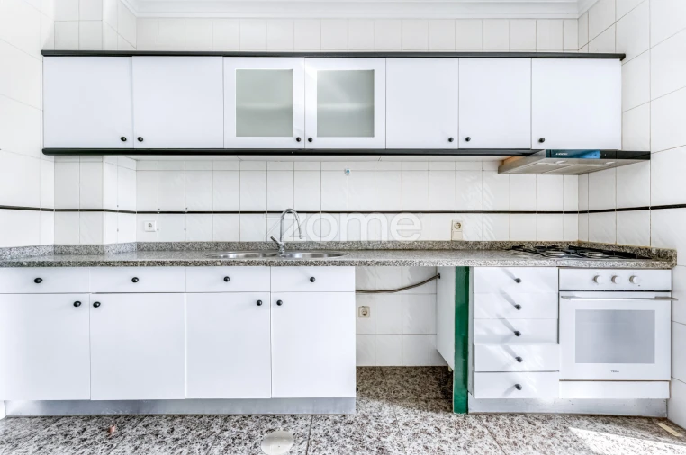 Apartamento T2 para Venda em Castêlo da Maia Foto 6