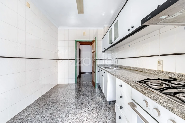 Apartamento T2 para Venda em Castêlo da Maia Foto 9