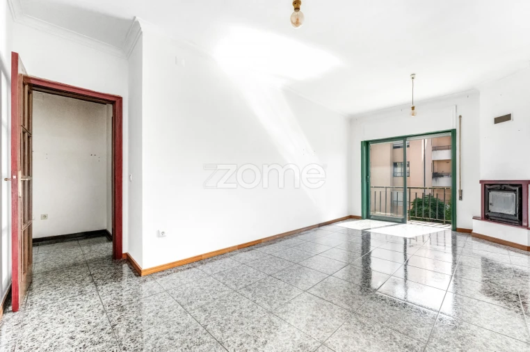 Apartamento T2 para Venda em Castêlo da Maia Foto 13