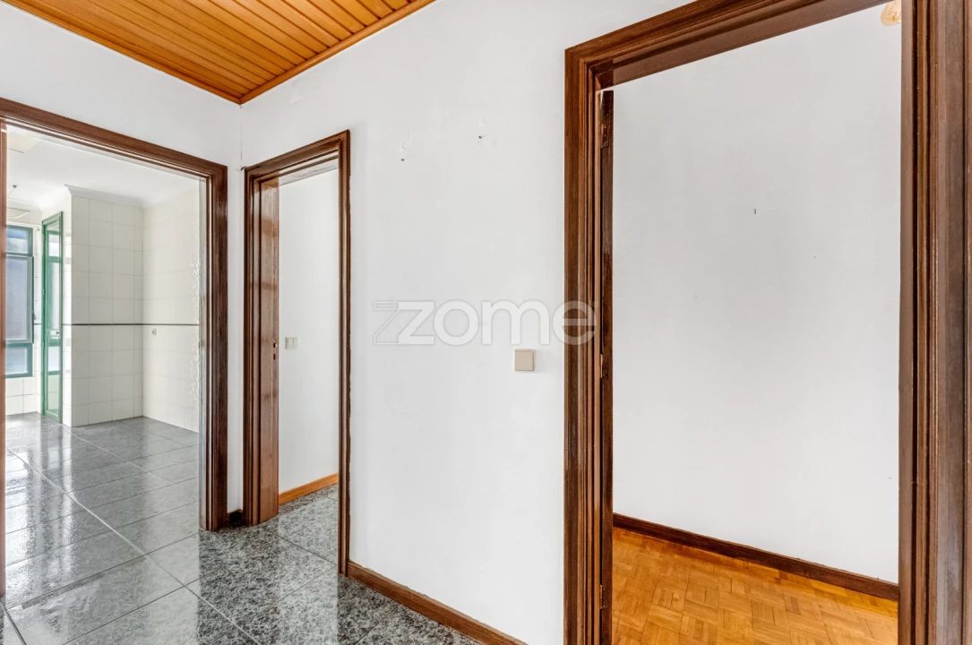 Apartamento T2 para Venda em Castêlo da Maia Foto 2