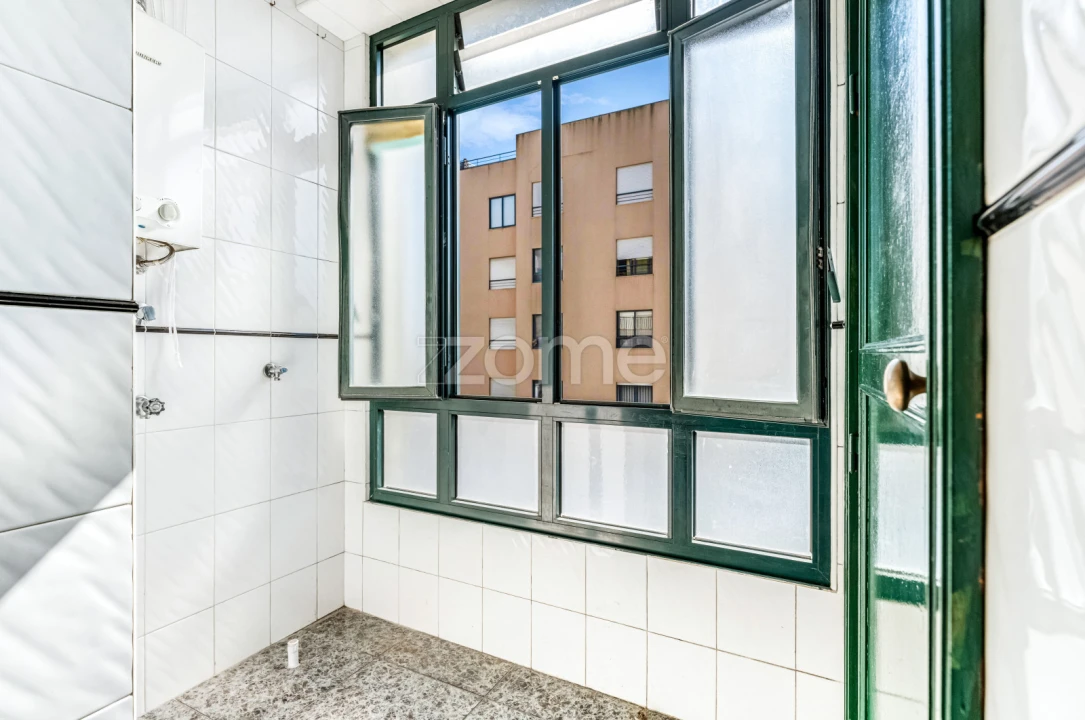 Apartamento T2 para Venda em Castêlo da Maia Foto 8