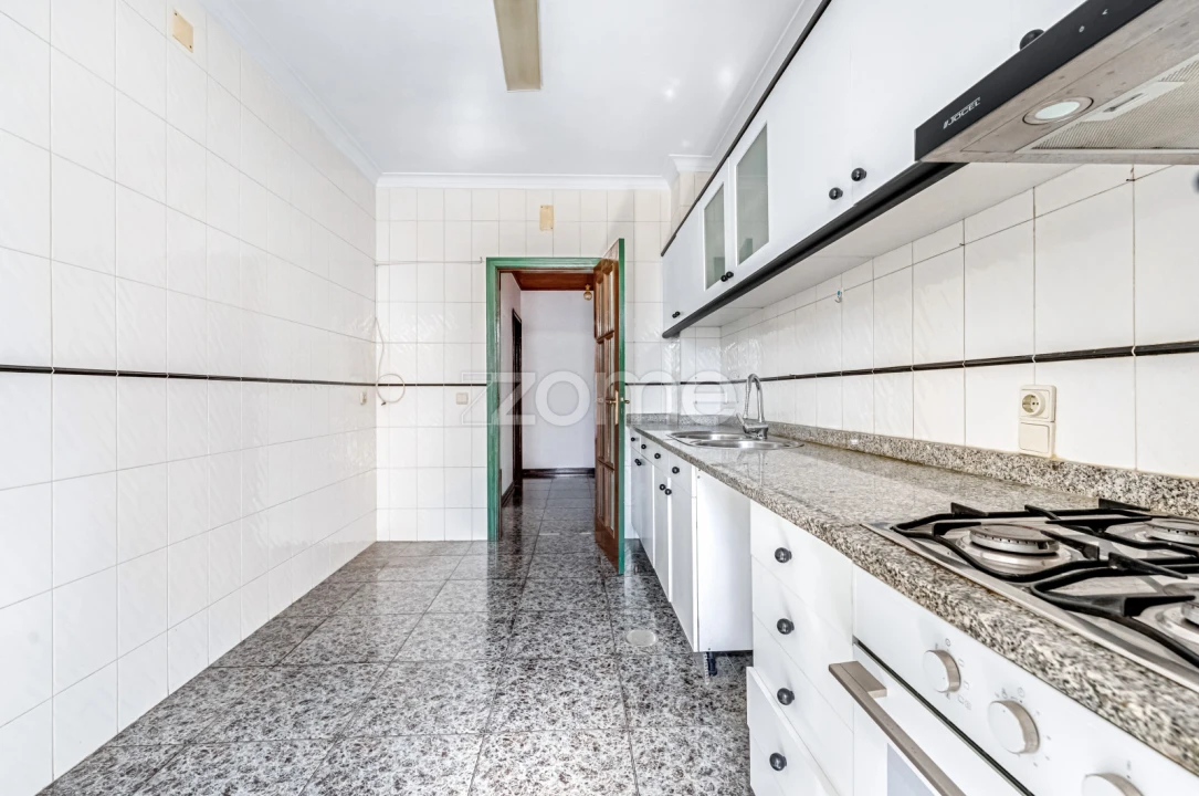 Apartamento T2 para Venda em Castêlo da Maia Foto 9