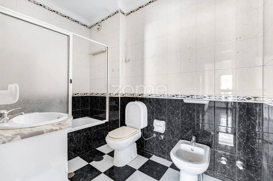 Apartamento T2 para Venda em Castêlo da Maia Foto 21