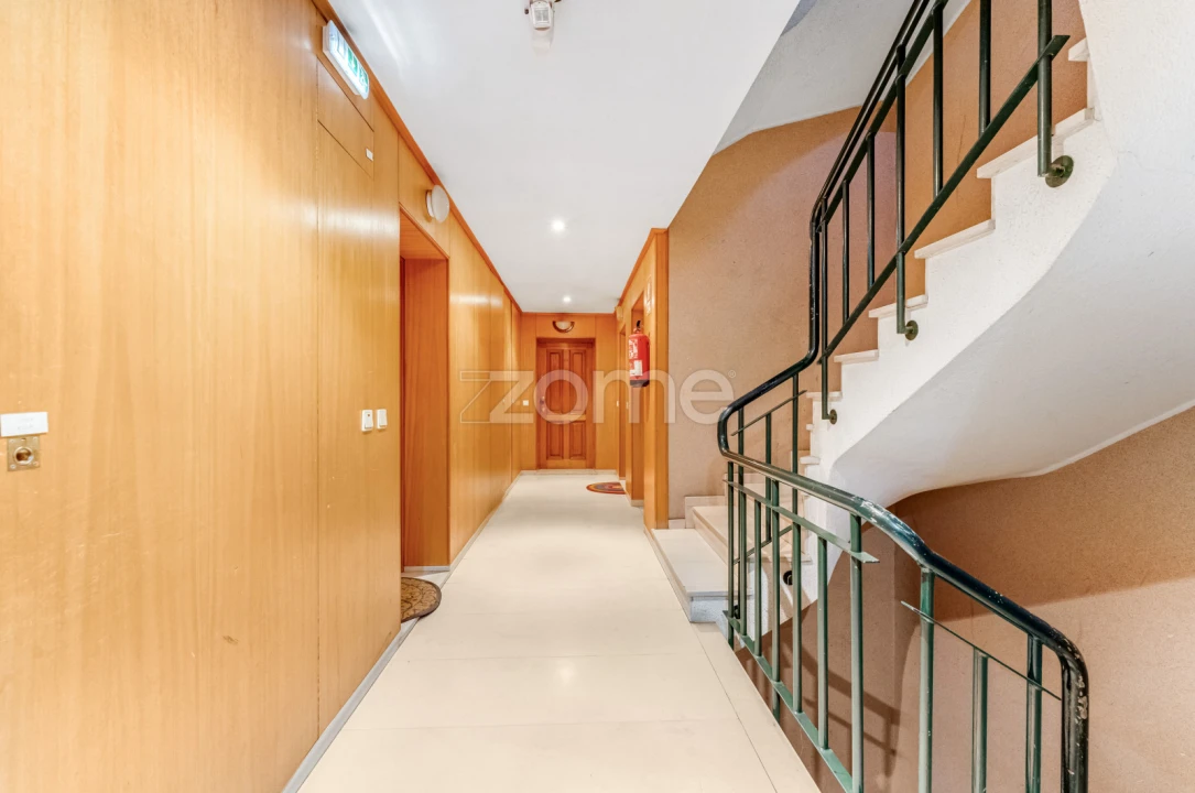 Apartamento T2 para Venda em Castêlo da Maia Foto 31