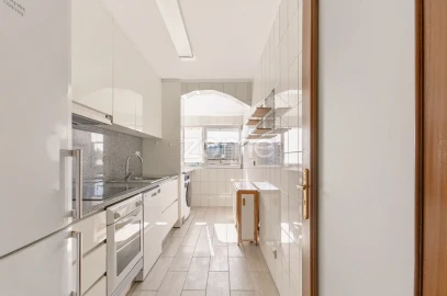 Apartamento T4 para Venda em Lordelo do Ouro e Massarelos