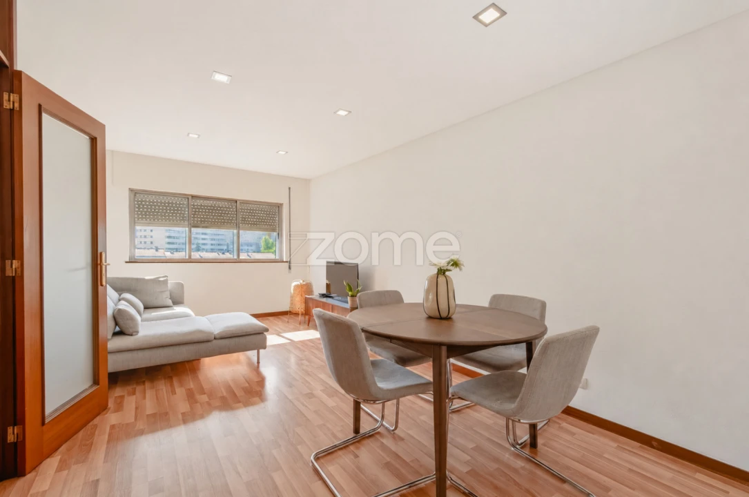 Apartamento T4 para Venda em Lordelo do Ouro e Massarelos Foto 3