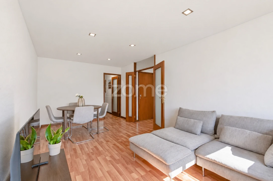Apartamento T4 para Venda em Lordelo do Ouro e Massarelos Foto 1