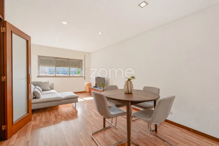 Apartamento T4 para Venda em Lordelo do Ouro e Massarelos Foto 3