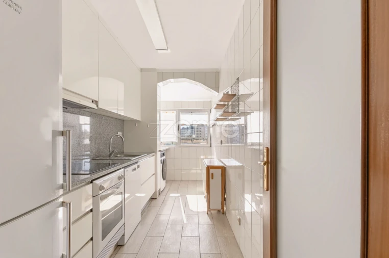 Apartamento T4 para Venda em Lordelo do Ouro e Massarelos Foto 6