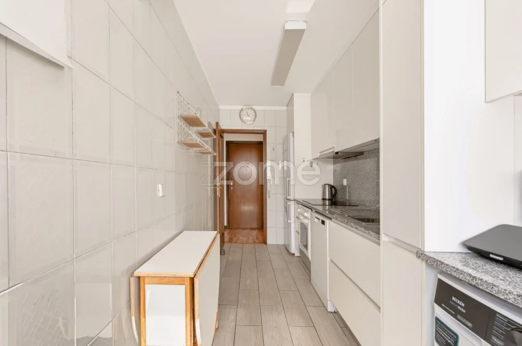 Apartamento T4 para Venda em Lordelo do Ouro e Massarelos Foto 7
