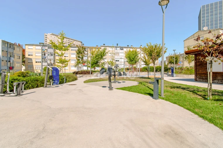 Apartamento T4 para Venda em Lordelo do Ouro e Massarelos Foto 42