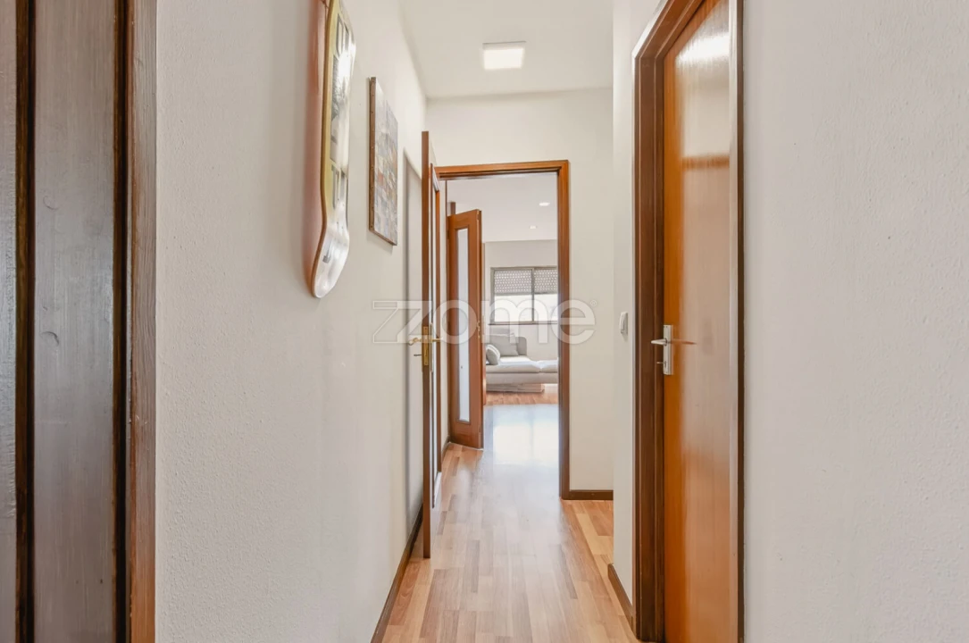 Apartamento T4 para Venda em Lordelo do Ouro e Massarelos Foto 12