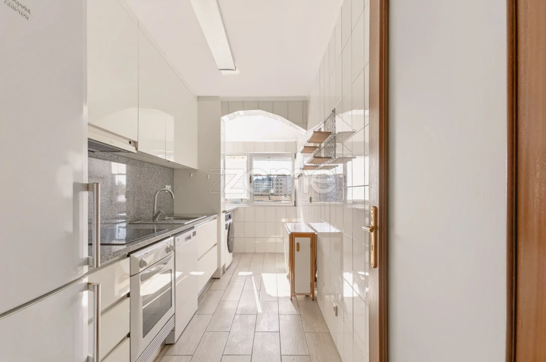 Apartamento T4 para Venda em Lordelo do Ouro e Massarelos Foto 6