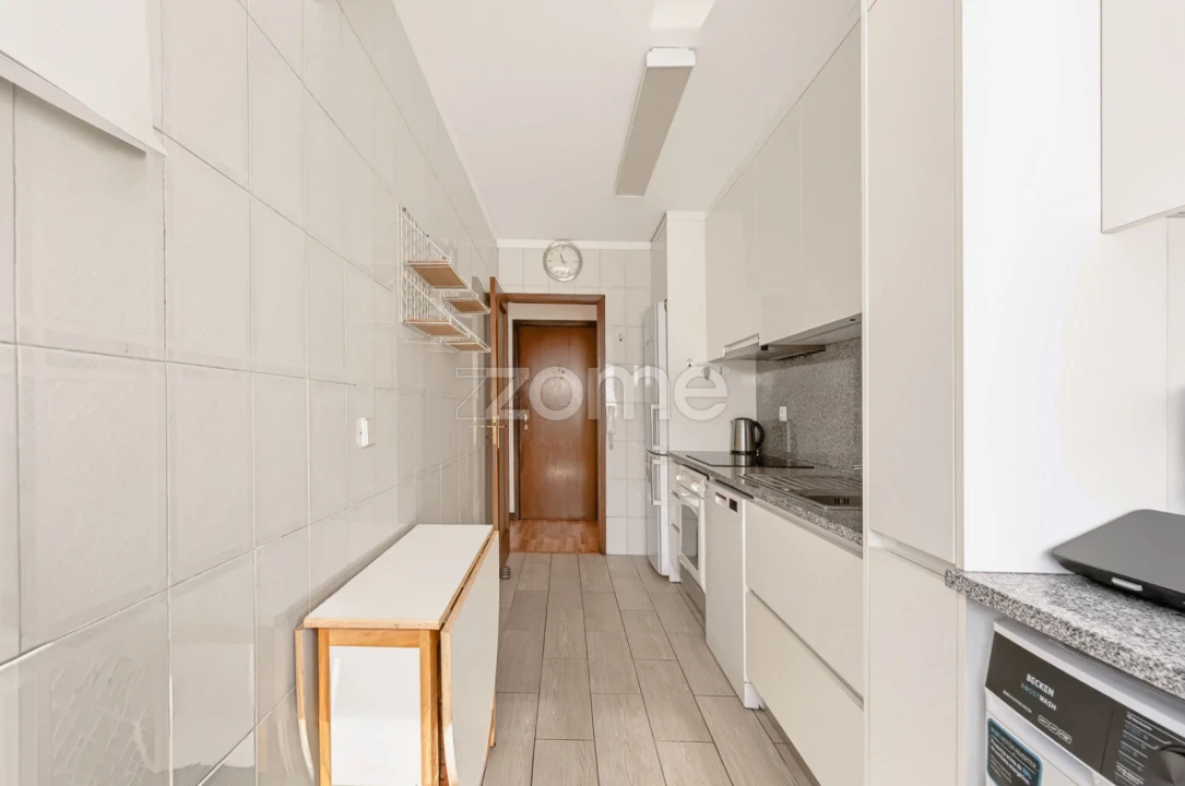 Apartamento T4 para Venda em Lordelo do Ouro e Massarelos Foto 7