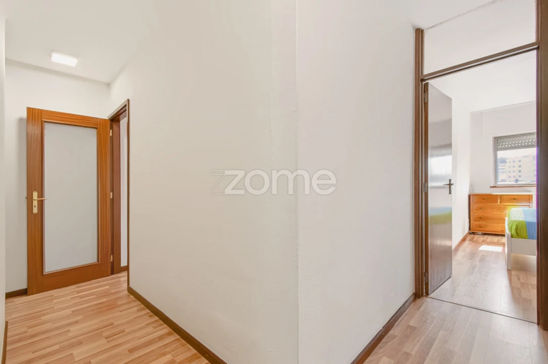 Apartamento T4 para Venda em Lordelo do Ouro e Massarelos Foto 29
