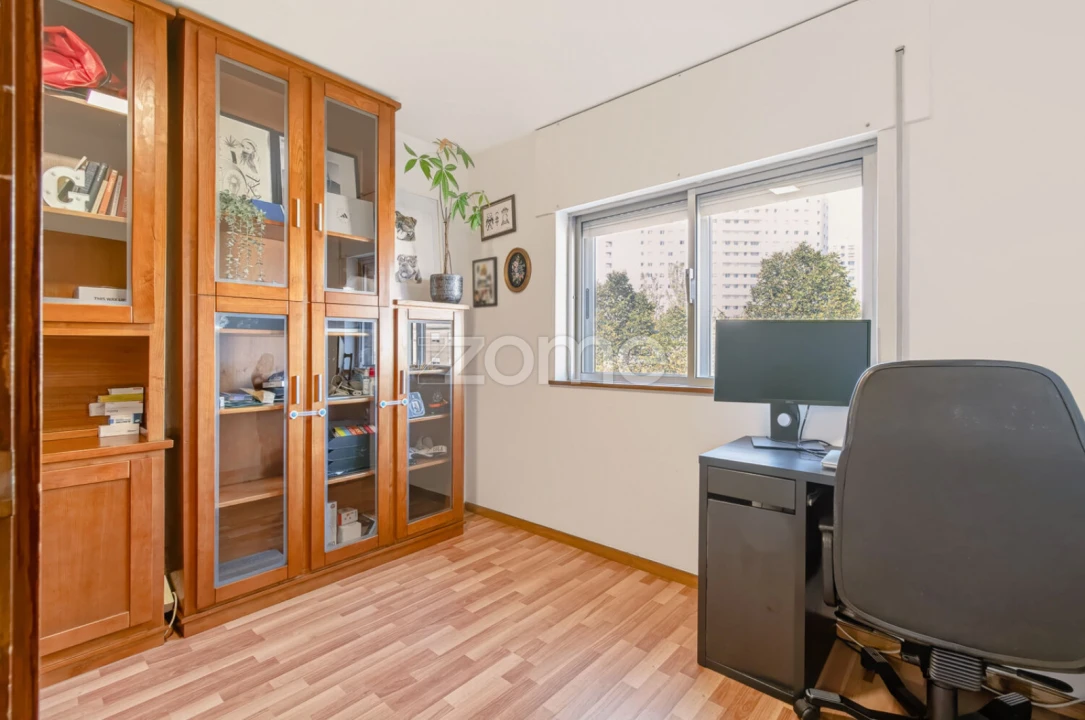 Apartamento T4 para Venda em Lordelo do Ouro e Massarelos Foto 30