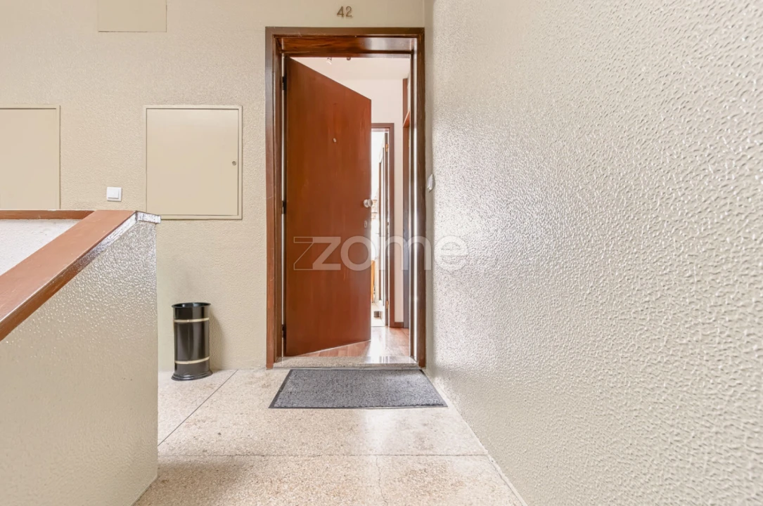 Apartamento T4 para Venda em Lordelo do Ouro e Massarelos Foto 32