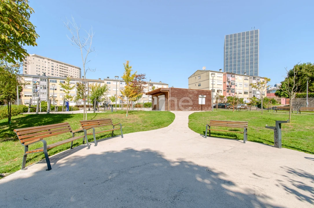Apartamento T4 para Venda em Lordelo do Ouro e Massarelos Foto 43