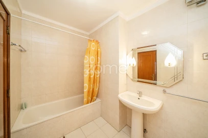 Apartamento T3 para Venda em Braga (Maximinos, Sé e Cividade)